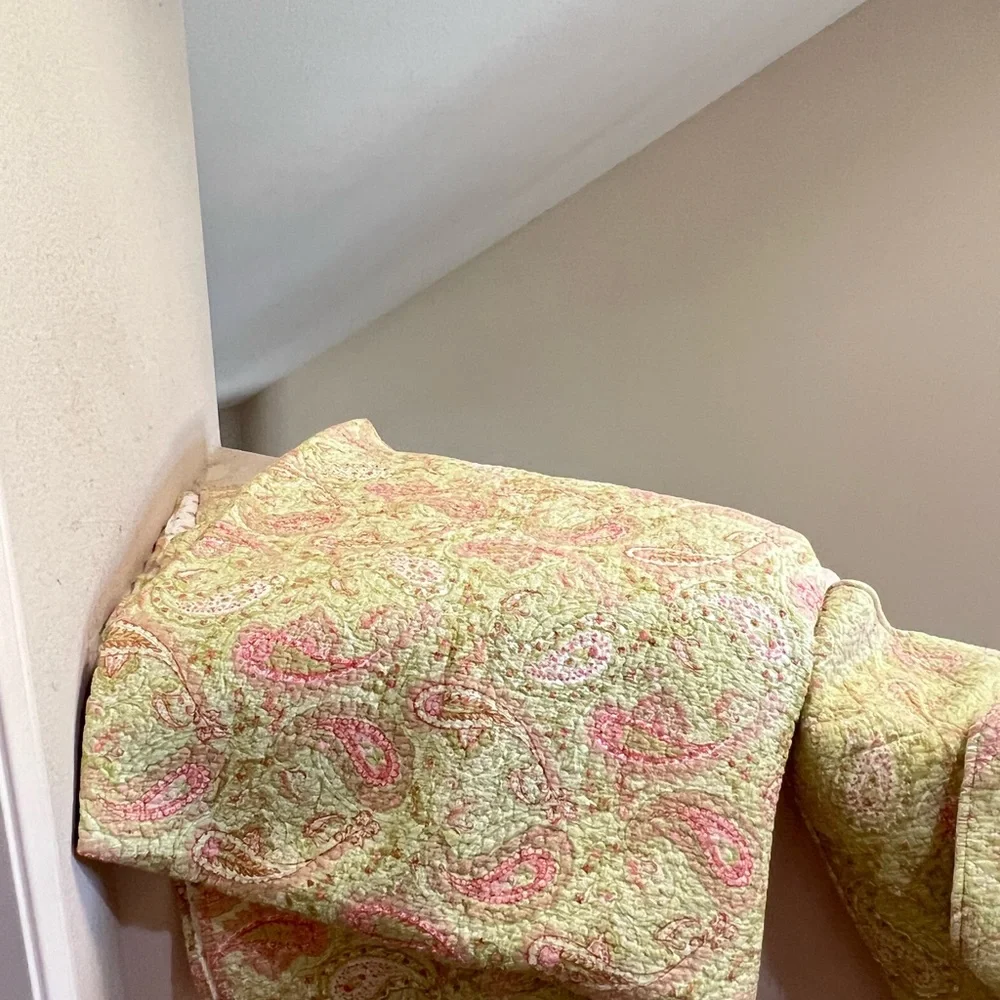 VNTG cotton Green & Pink paisley quilted twin size blanket Set with three sham